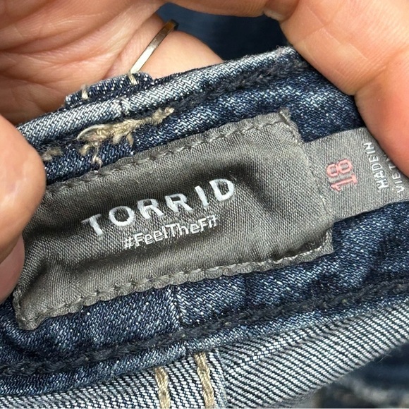 Torrid 5 Inch Vintage Stretch Mid-Rise Short - Picture 5 of 7